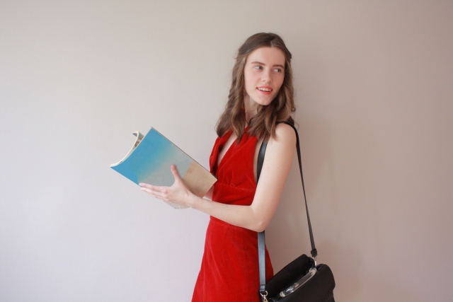 ショルダータイプで自立するもの