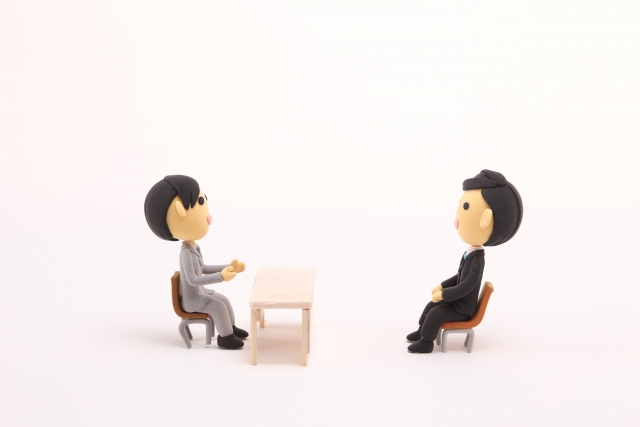 採用担当者に申告する